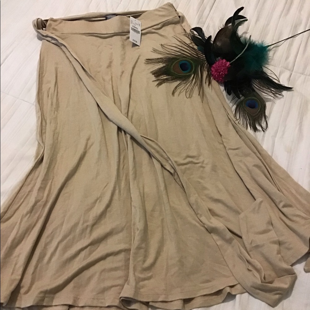 Light tan/cream Skirt with belt NWT